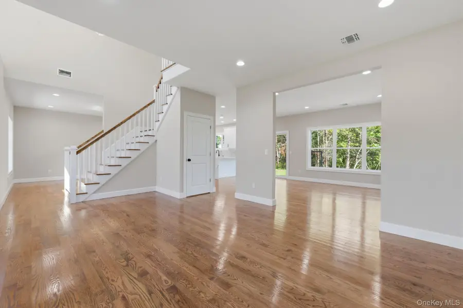 46 Washington Avenue S, Centereach, NY 11720 - #3