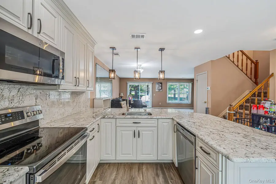 1 Thrush Path, Coram, NY 11727 - #3