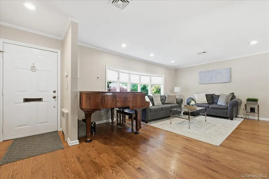 33 Pell Terrace, Garden City, NY 11530 - #3