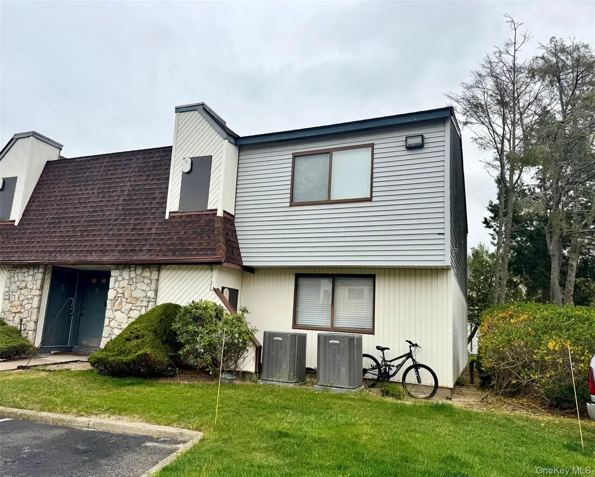 218 Pointe Circle #218, Coram, NY 11727 - #1