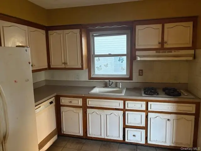 157 Hendrickson Avenue, Elmont, NY 11003 - #2