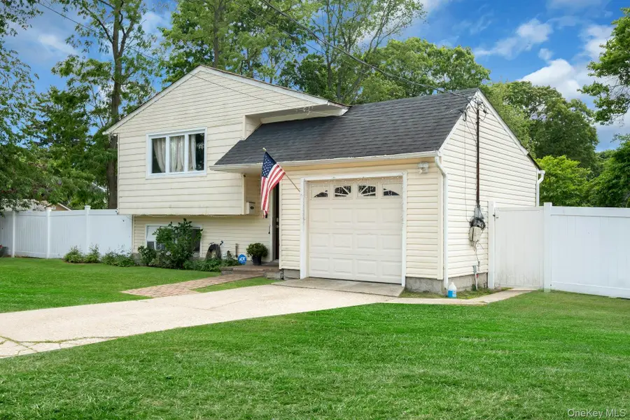 96 Huron Drive, Bay Shore, NY 11706 - #3