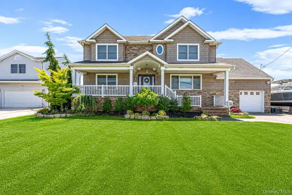 14 Jackson Place, Massapequa, NY 11758