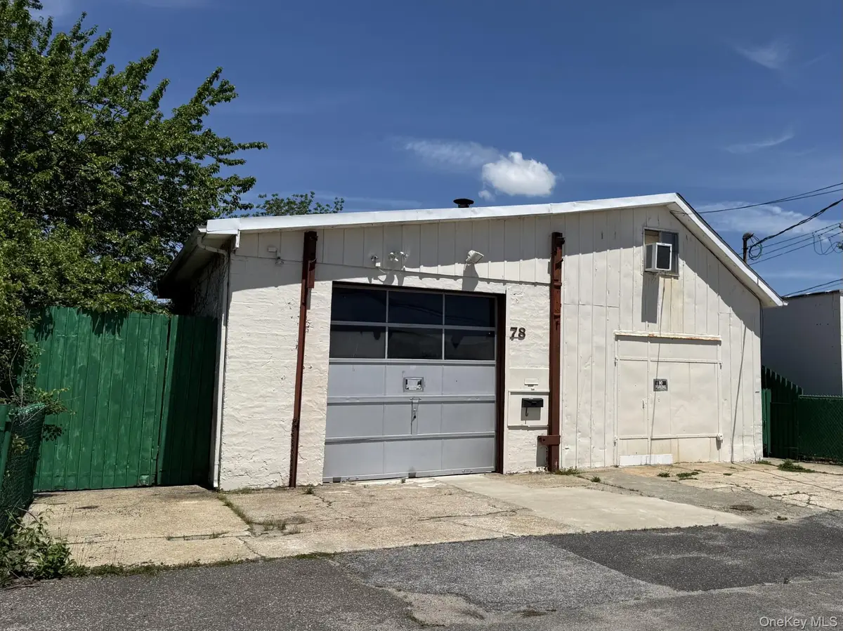 78 Auburn Street, Lindenhurst, NY 11757 - #1