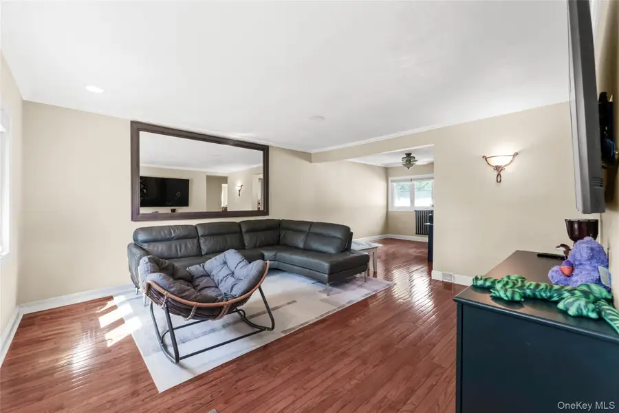 10 Garden Court, Carle Place, NY 11514 - #2