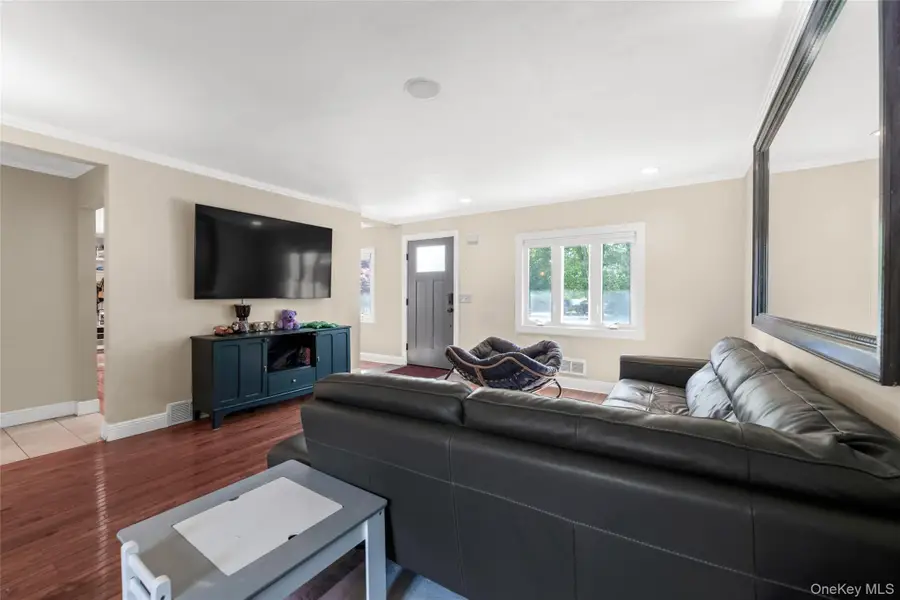 10 Garden Court, Carle Place, NY 11514 - #3