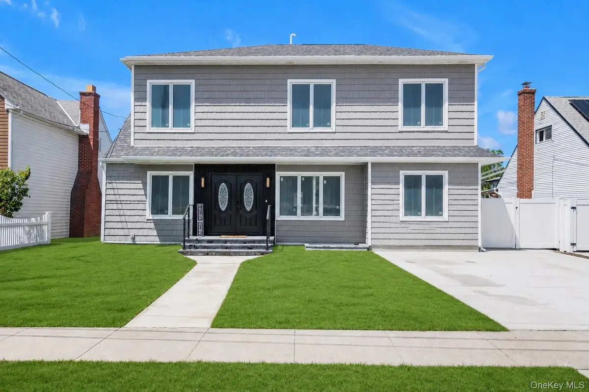 22 Miller Circle, Hicksville, NY 11801 - #1