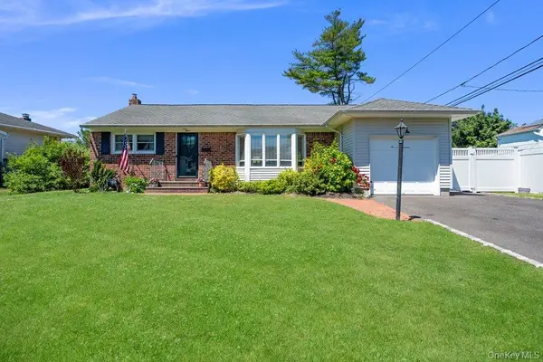 4 Balsam Lane, Commack, NY 11725