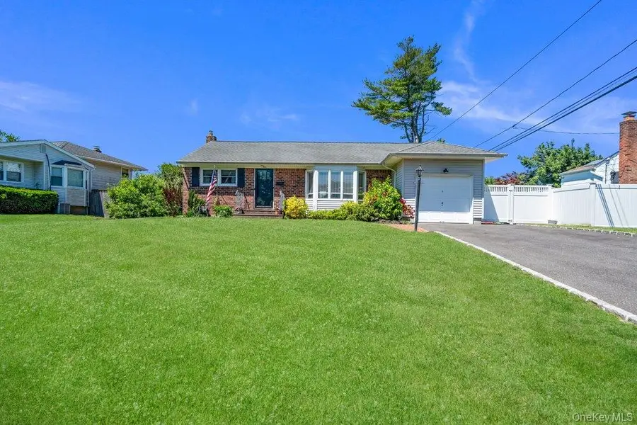 4 Balsam Lane, Commack, NY 11725 - #3
