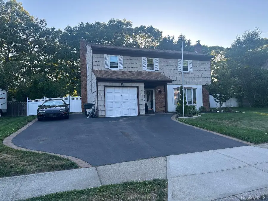 26 Fallen Leaf Road, Holbrook, NY 11741 - #2