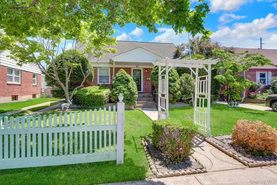 49 Mcalester Avenue, Hicksville, NY 11801 - #3