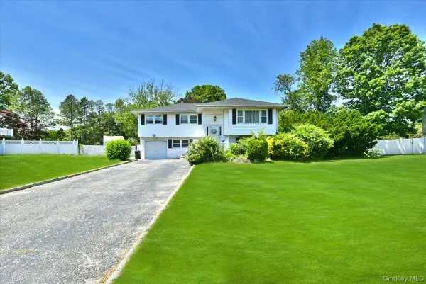 44 Peppermint Road, Commack, NY 11725