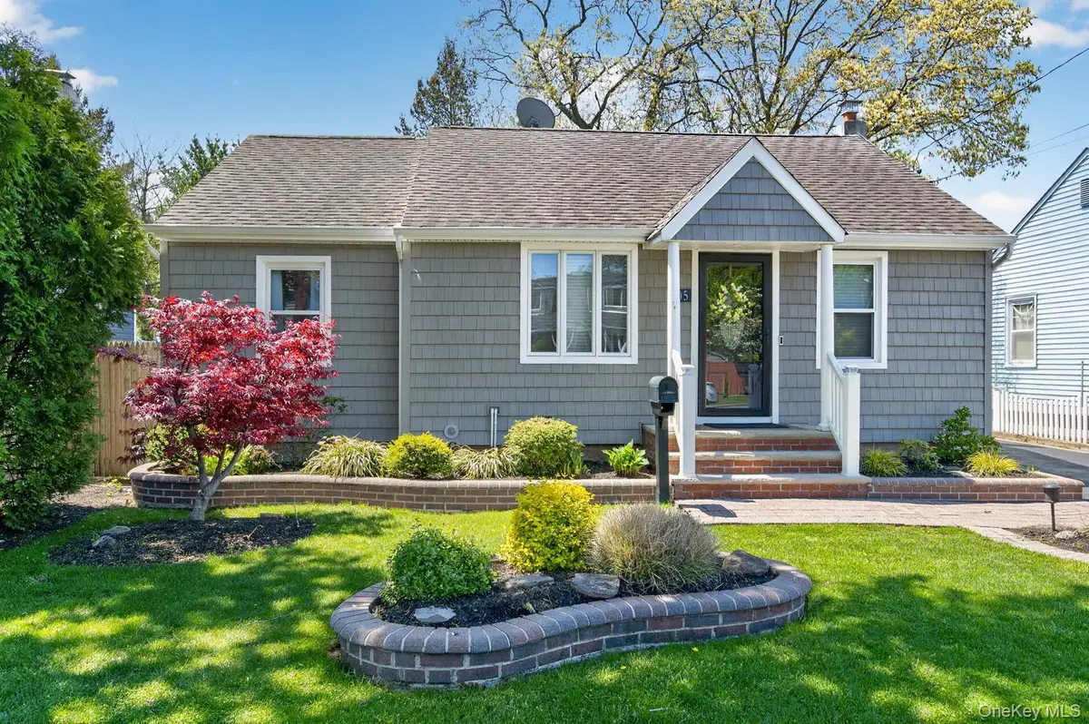 105 N Hamilton Avenue, Lindenhurst, NY 11757 - #1