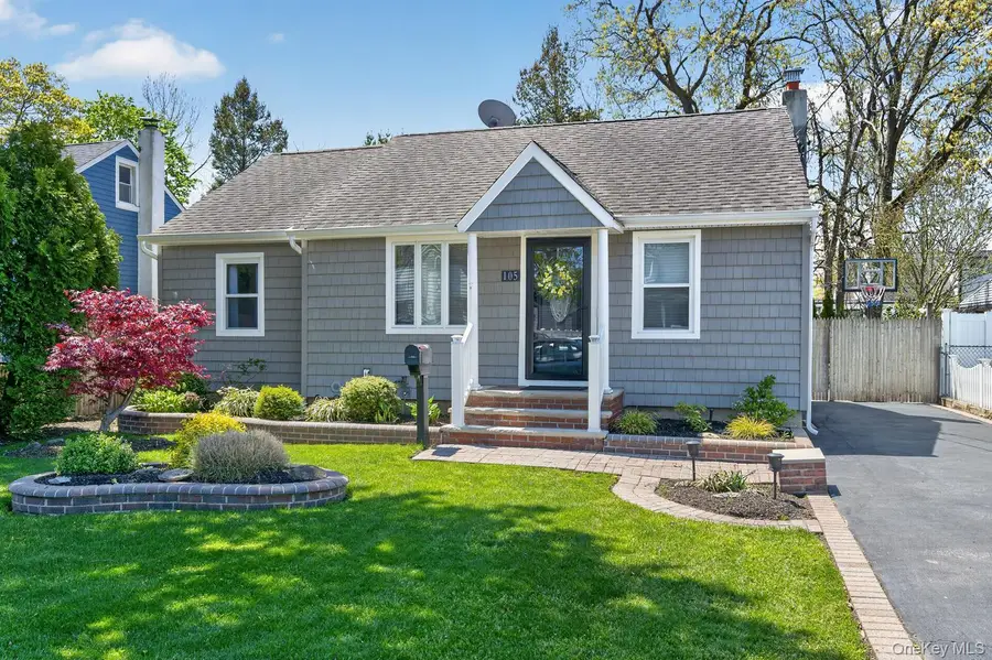 105 N Hamilton Avenue, Lindenhurst, NY 11757 - #2