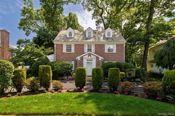 210 Demott Avenue, Rockville Centre, NY 11570