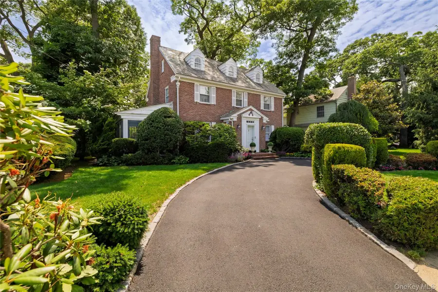210 Demott Avenue, Rockville Centre, NY 11570 - #2