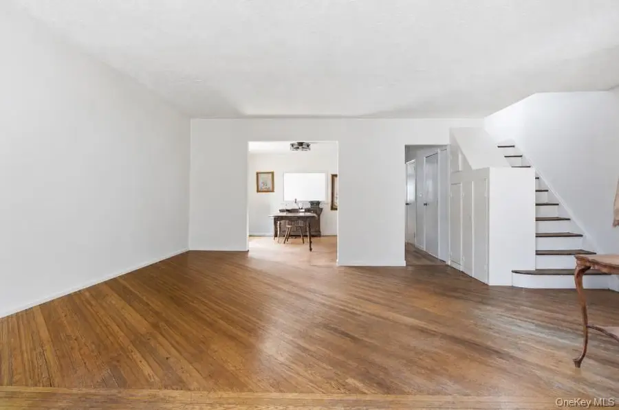 45 Kenmore Road, Valley Stream, NY 11581 - #3