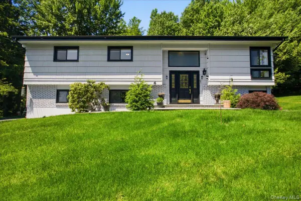 4 Medford Place, Nanuet, NY 10954