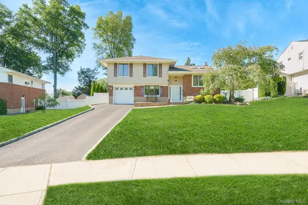 9 Wayne Place, Commack, NY 11725