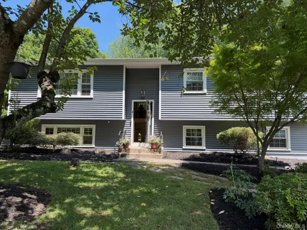 4 Flower Lane, Valley Cottage, NY 10989