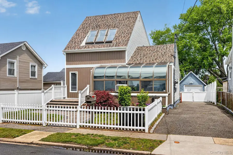 228 W Clearwater Road, Lindenhurst, NY 11757 - #2