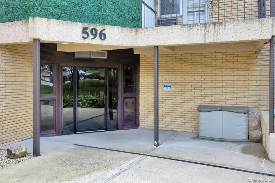 596 Broadway #15A, Lynbrook, NY 11563 - #2