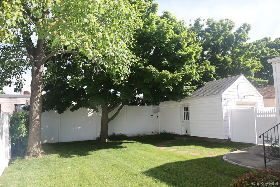 22 Alice Street, Merrick, NY 11566 - #2