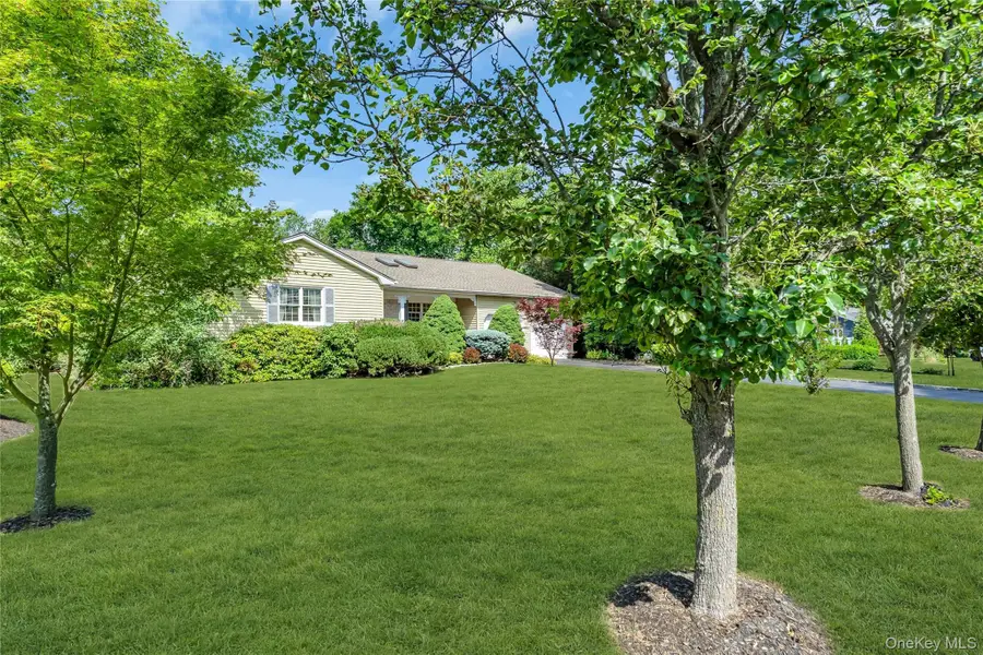 34 Aberdeen Road, Smithtown, NY 11787 - #3
