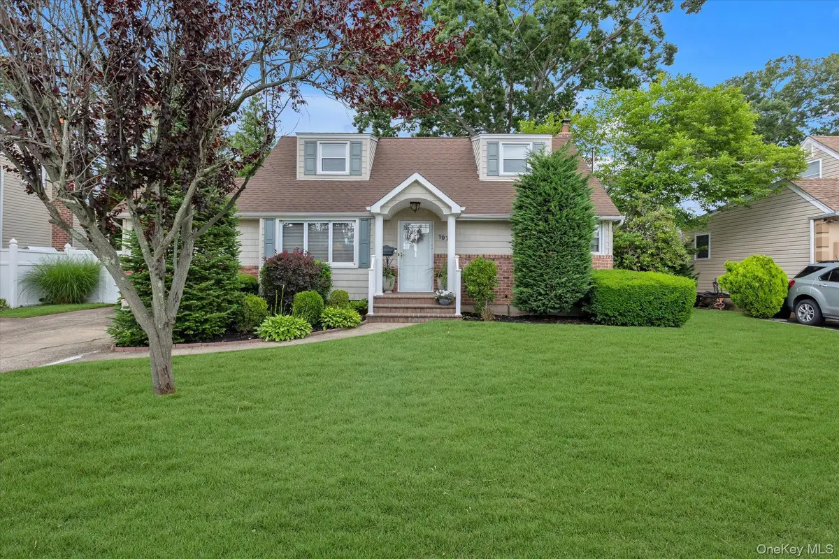 197 Walker Street, West Babylon, NY 11704 - #1