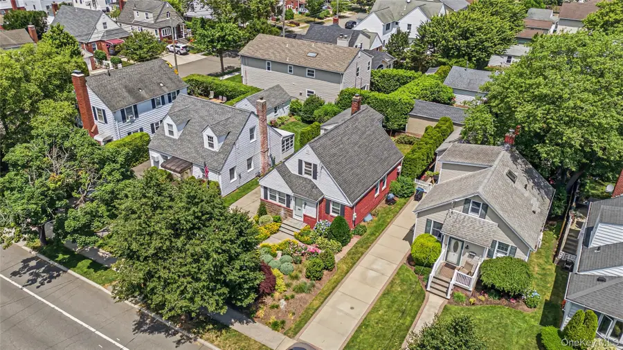 65 Stewart Avenue, Stewart Manor, NY 11530 - #2