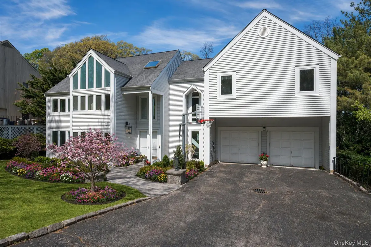 8 Verity Lane, Roslyn, NY 11576 - #1