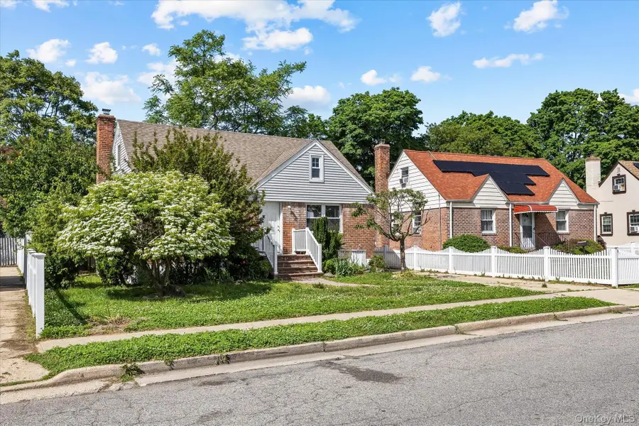 27 Circle Drive, Hempstead, NY 11550 - #2