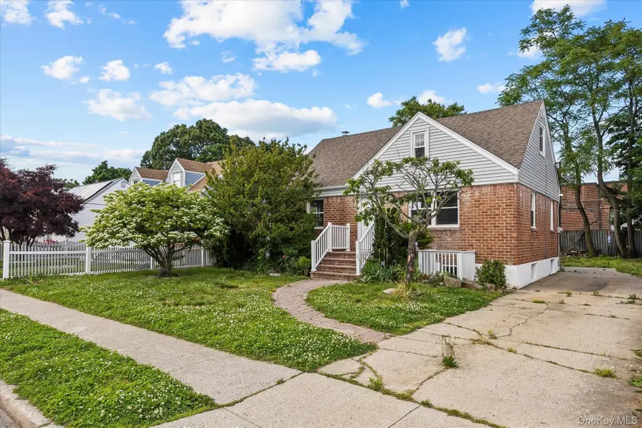 27 Circle Drive, Hempstead, NY 11550 - #3
