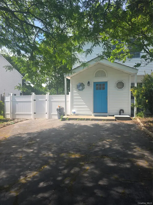 9 Trim Street, Bay Shore, NY 11706