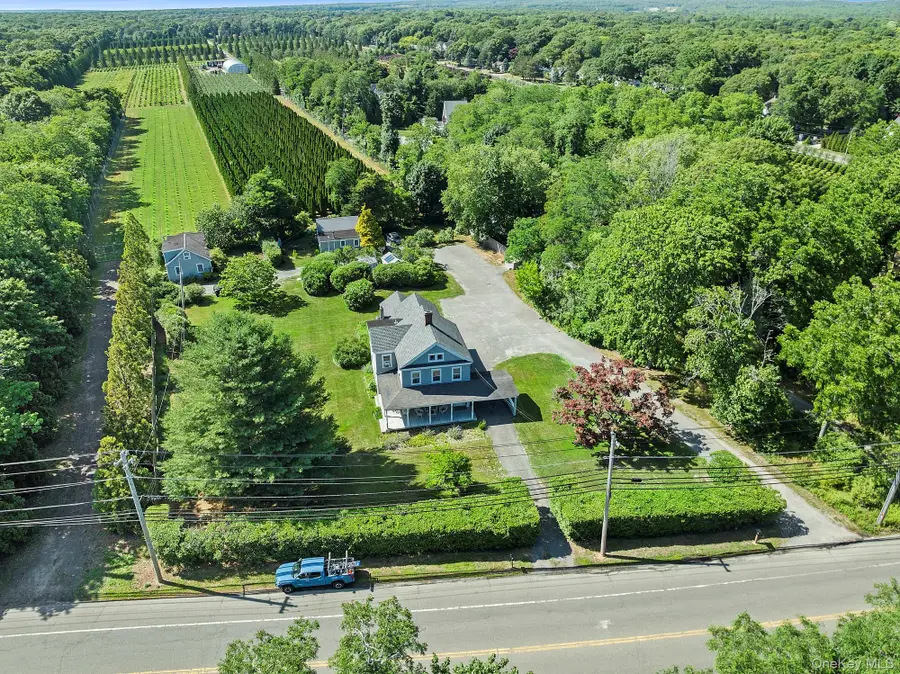 718 Montauk Highway, East Quogue, NY 11942 - #3