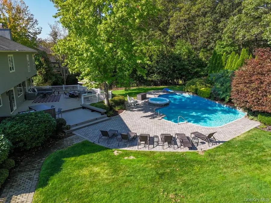 11 Clearmeadow Lane, Woodbury, NY 11797 - #2