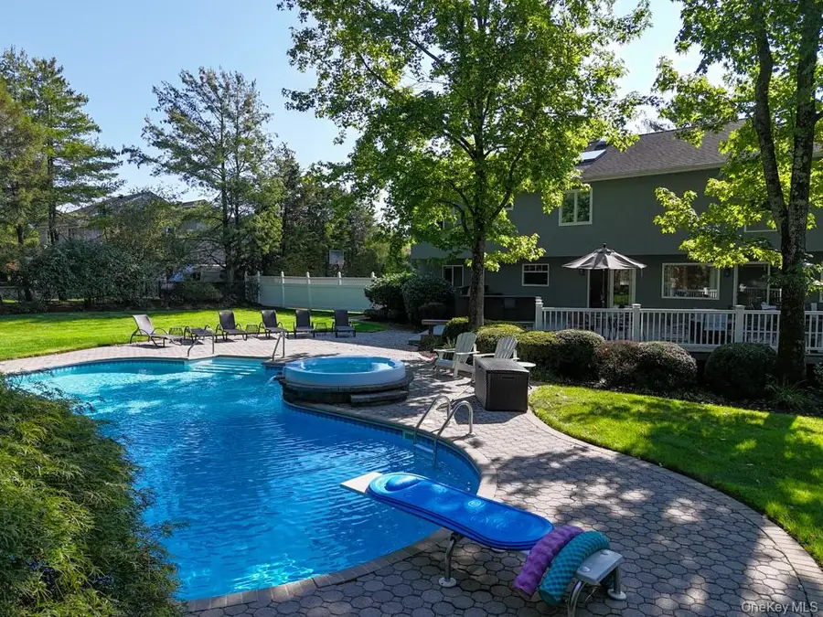 11 Clearmeadow Lane, Woodbury, NY 11797 - #3