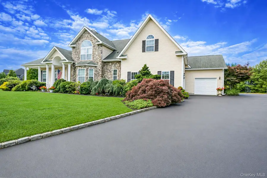6 Westover Court, Shoreham, NY 11786 - #3