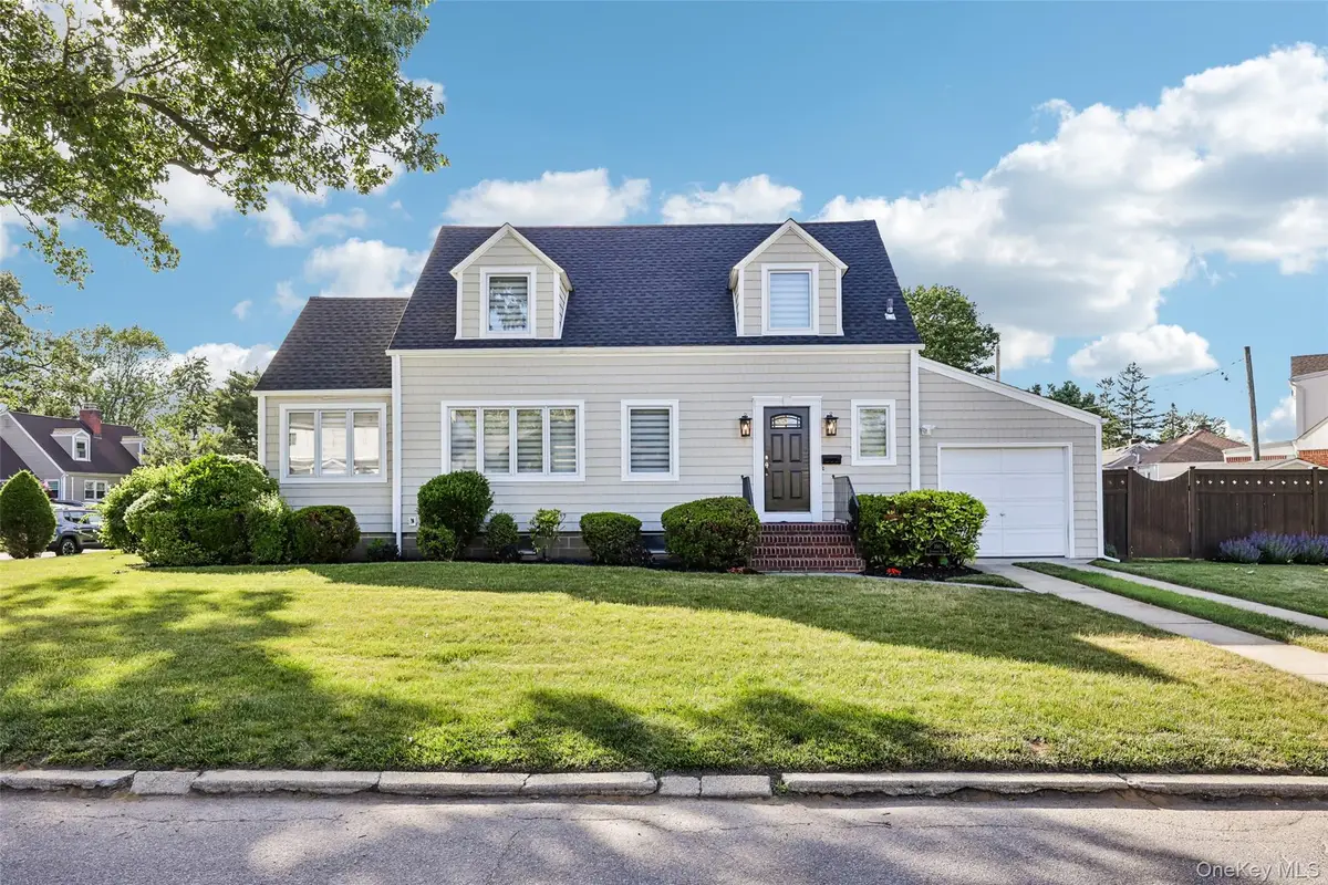 1660 Fenimore Road, Hewlett, NY 11557 - #1