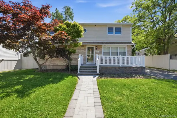 7 Penndale Drive, Amityville, NY 11701