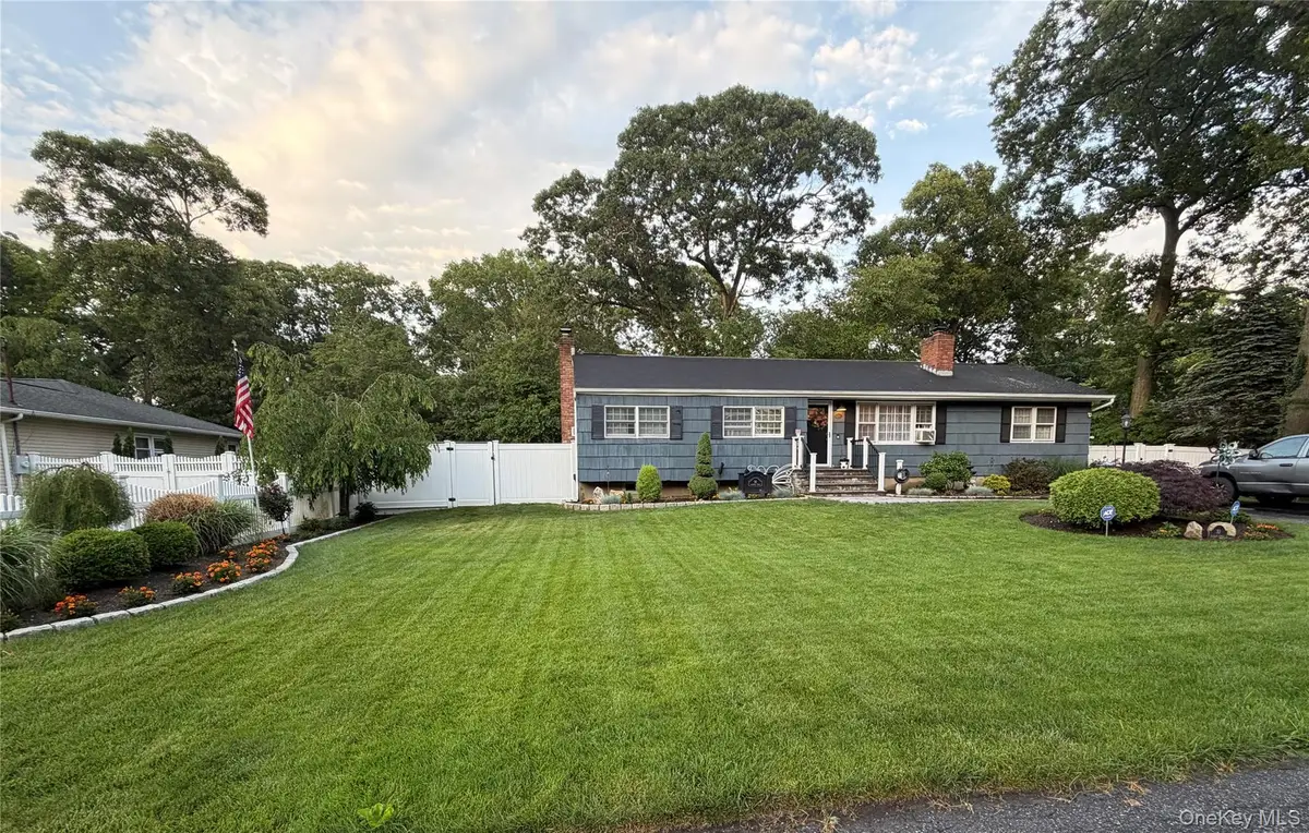 30 Marbeth Circle, Miller Place, NY 11764 - #1