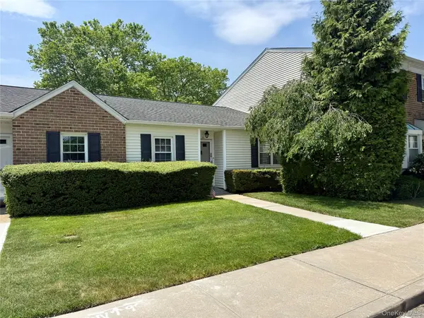 26 Harbor Road N, Amityville, NY 11701
