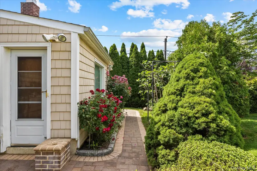 228 Robby Lane, Manhasset Hills, NY 11040 - #3