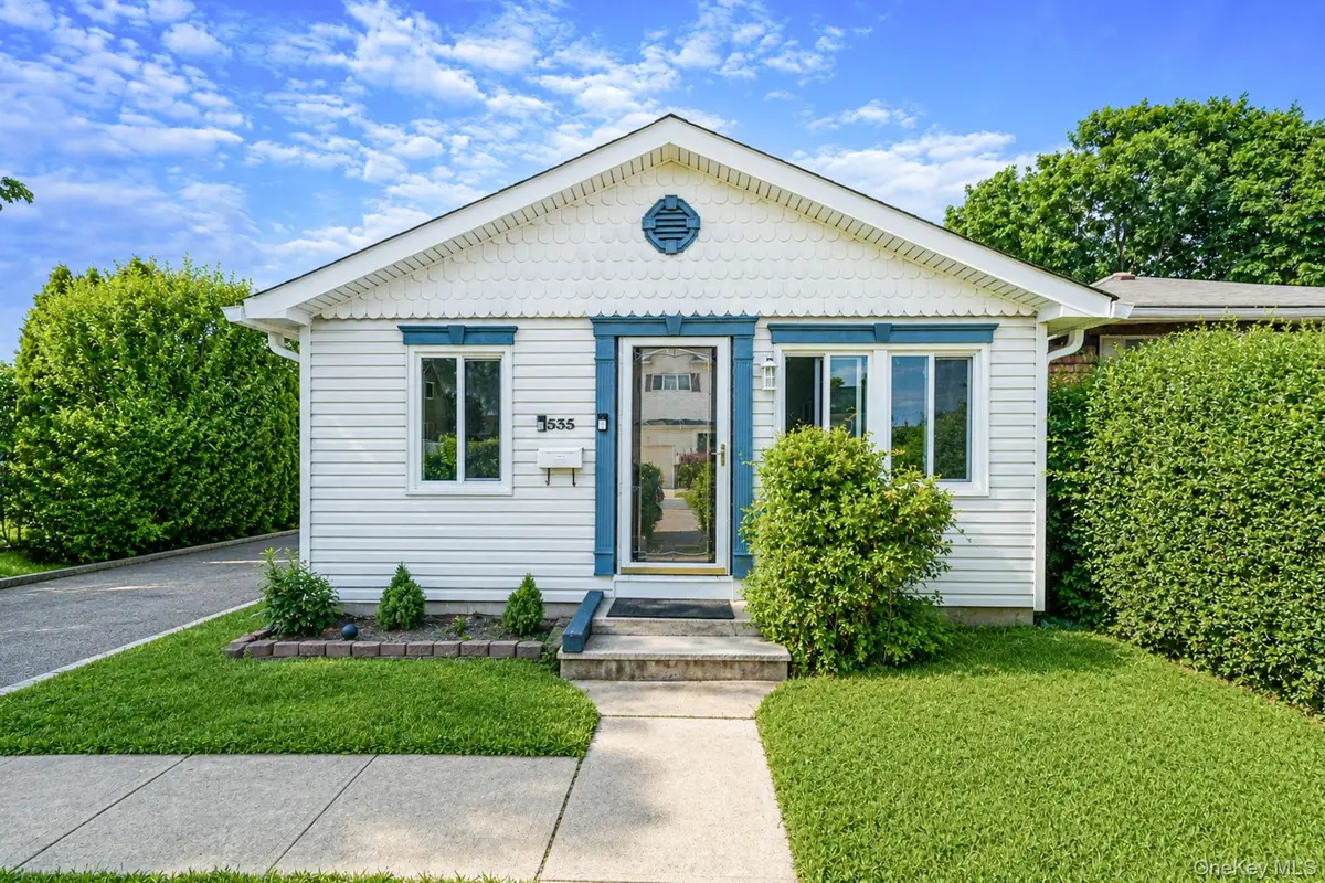 535 Outlook Avenue, West Babylon, NY 11704 - #1