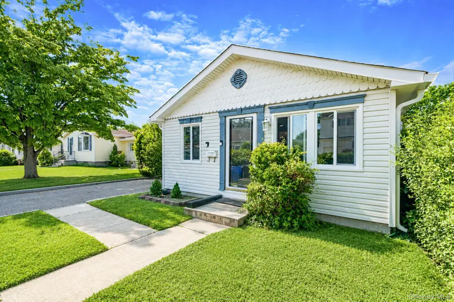 535 Outlook Avenue, West Babylon, NY 11704 - #2