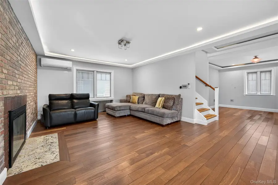 161 Greenway W, New Hyde Park, NY 11040 - #3