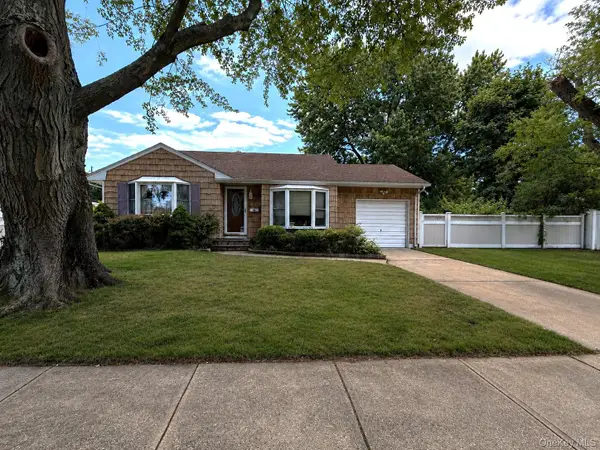 64 Grand Avenue, Lindenhurst, NY 11757