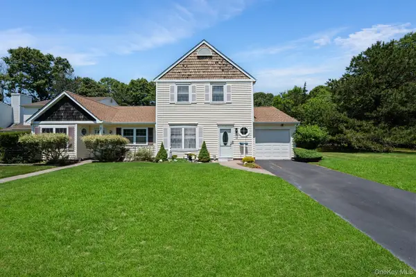 6 Woodchuck Trail, Coram, NY 11727