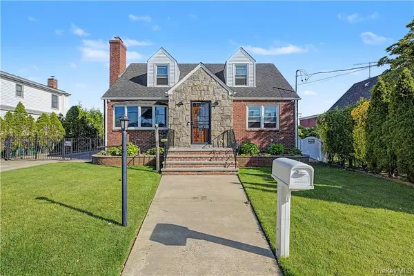 465 Washington Place, Mineola, NY 11501