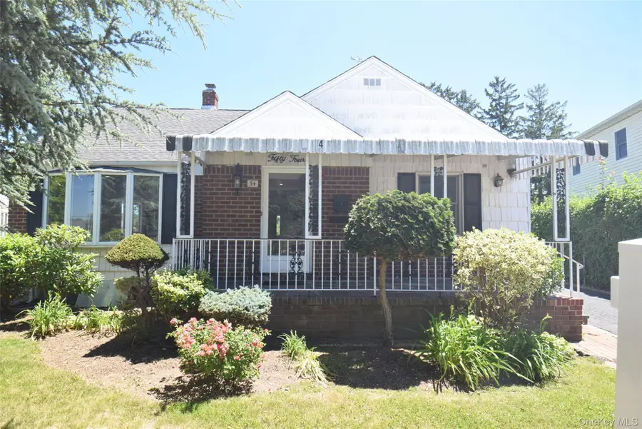 54 Camden Place, New Hyde Park, NY 11040 - #2
